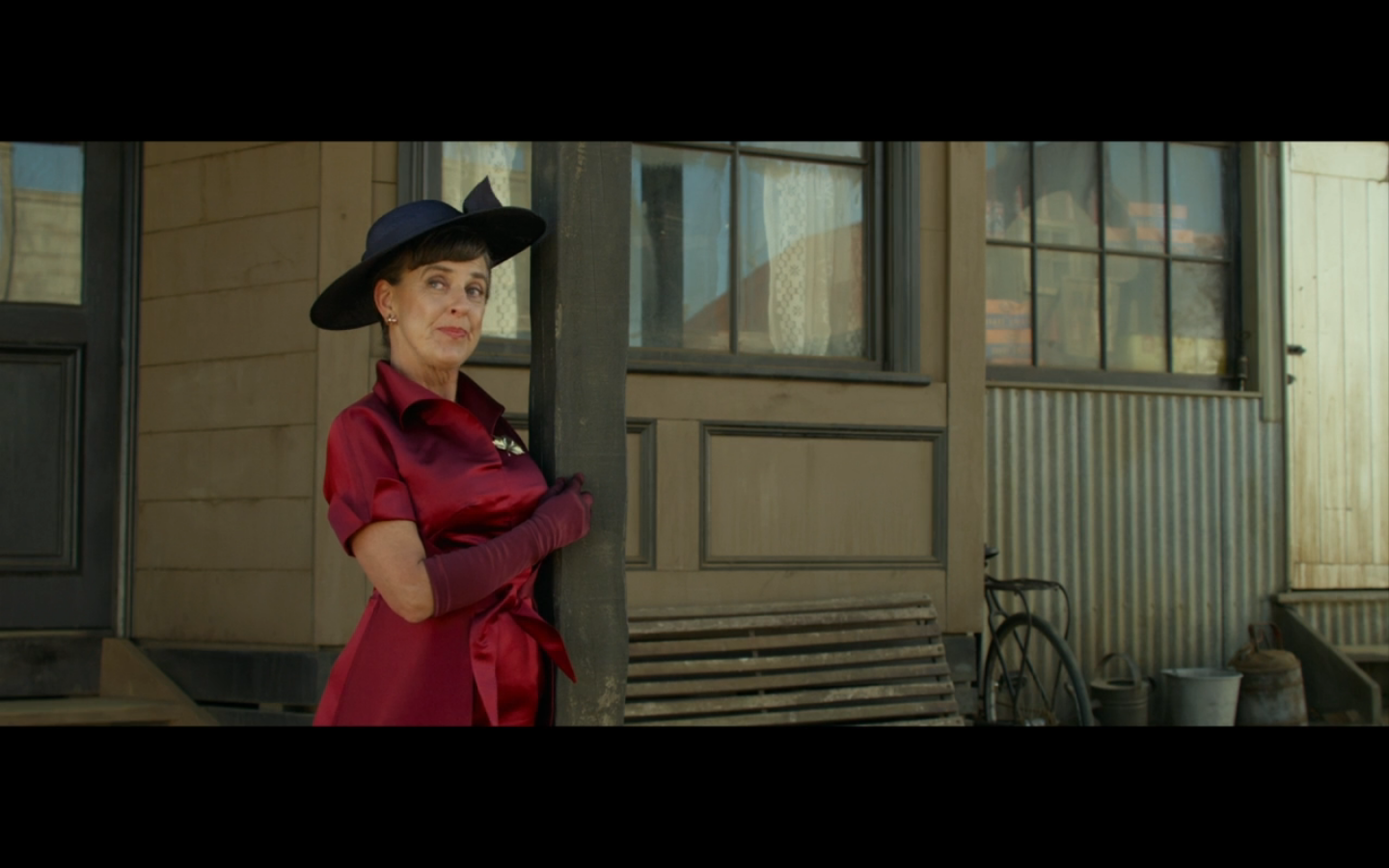 Сорго месть от кутюр. Месть от кутюр на фоне огн. Сорго месть от кутюр. Кейт уинслет месть от кутюр. Ребекка гибни месть от кутюр.